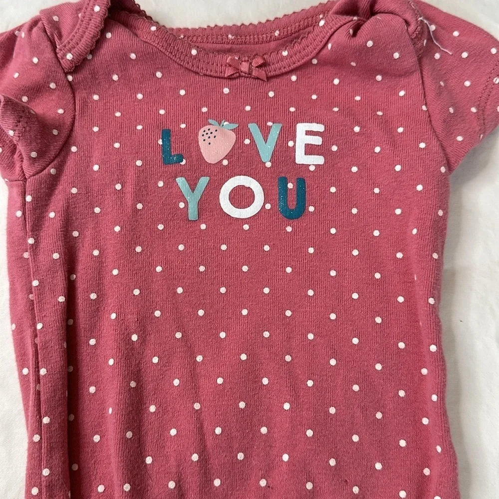Carter’s bundle of 6 short sleeve baby girl onesies. They all have cute sayings.
